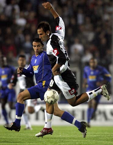 [中超]上海海港客场收获胜利