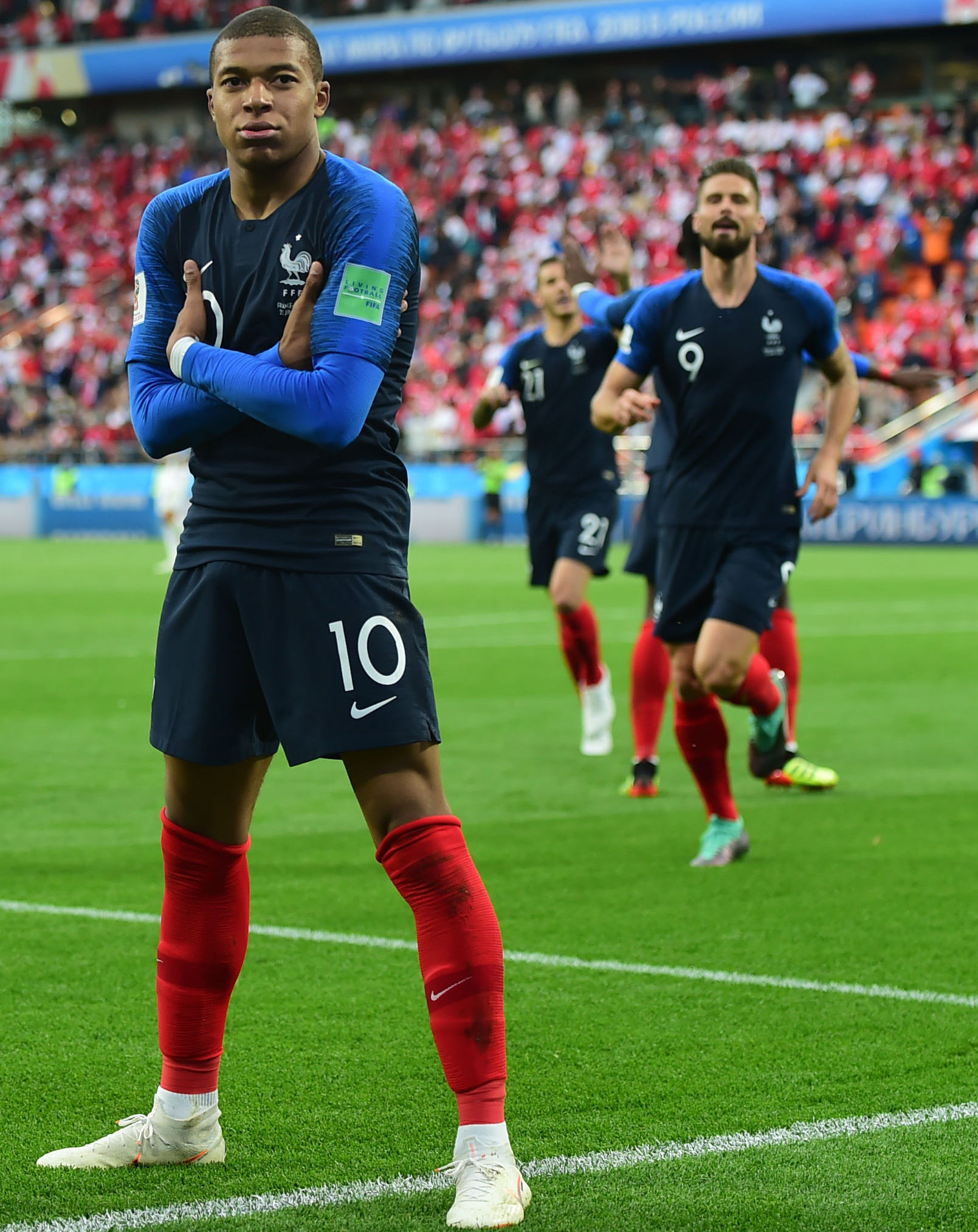 0：5惨败！巴萨1战创新纪录，挺进决赛！球迷感叹：全队帮1人圆梦