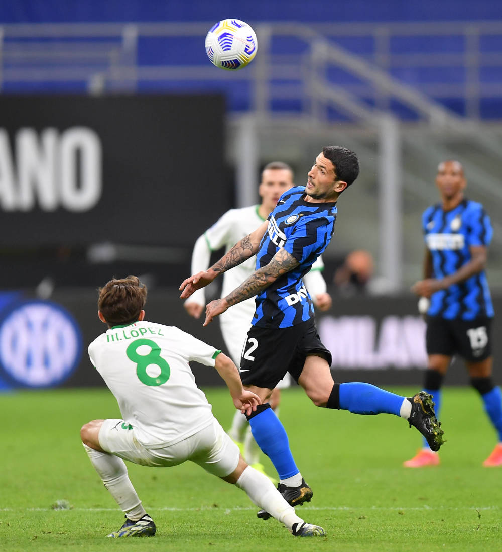 中超-莱昂纳多梅开二度 上海海港险胜武汉三镇