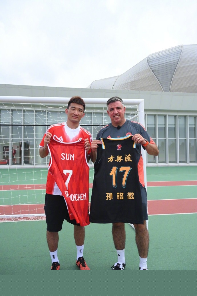 恩里克：如果有人质疑我们的球队，那就“关掉喇叭”